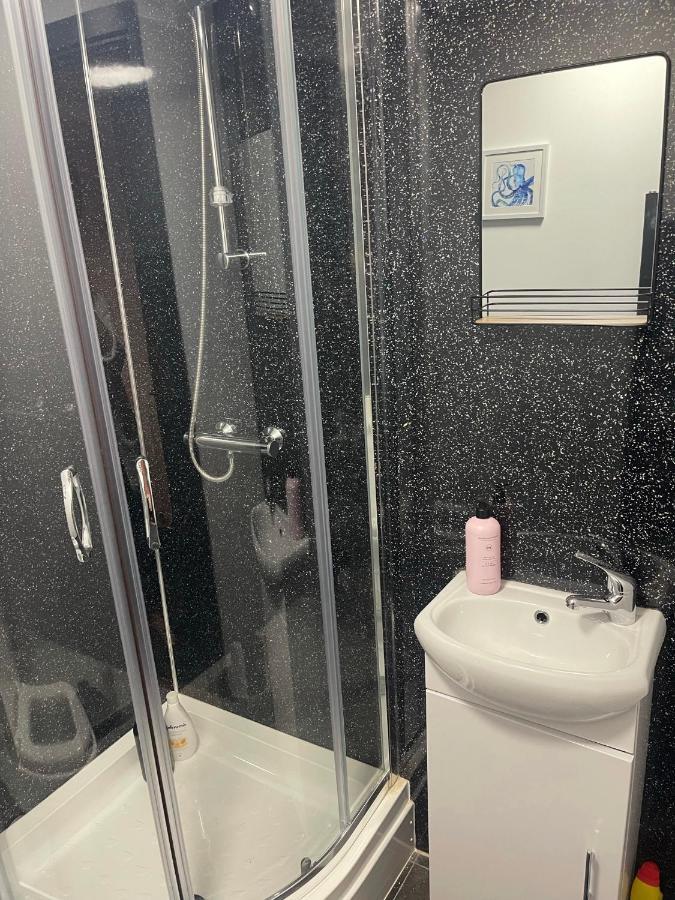 Elegant Studio1 Netflix Bathroom Close To Beach Суонси Экстерьер фото